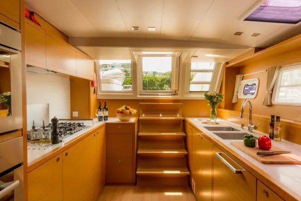 生日、求婚、潛水、團建！10個租遊艇的攻略，人均不到100新幣，低至5折