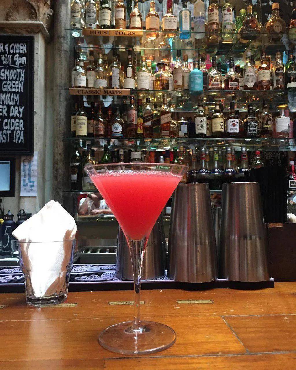 玩在獅城 想要體驗獨一無二的飲酒氛圍感?新加坡這10家高顔值酒吧你一定不能錯過