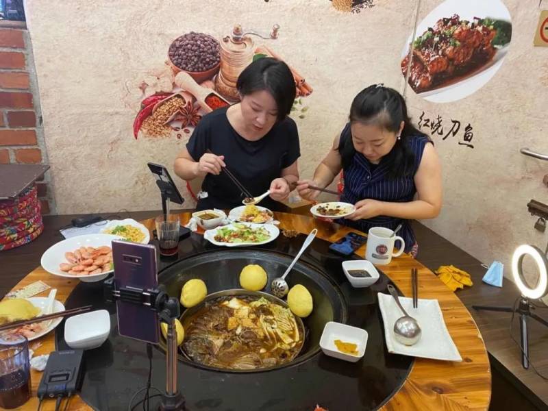 想家的老鐵們來個熱乎乎的“東北鐵鍋炖”吧