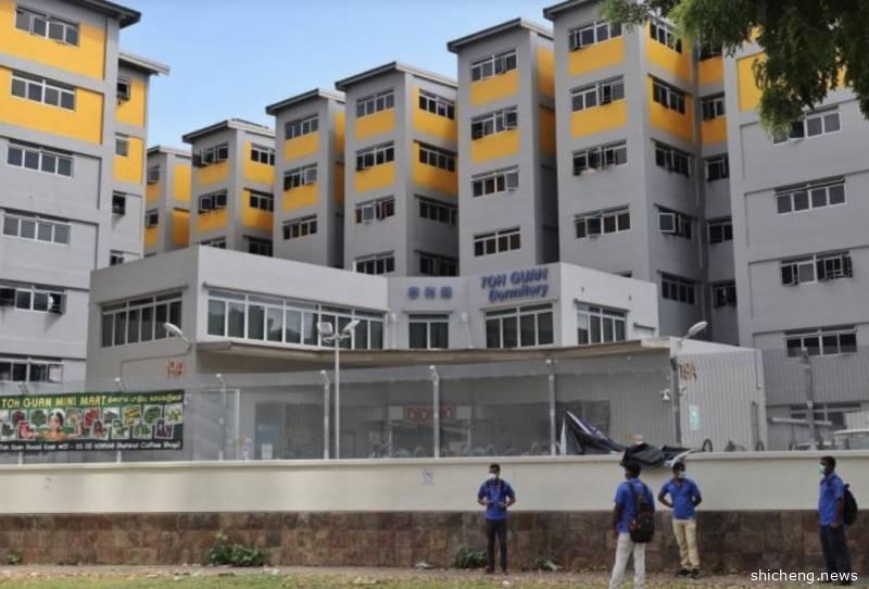 蟑螂满地、尿液四溢... 隔离2万多外来劳工的新加坡宿舍竟长这样