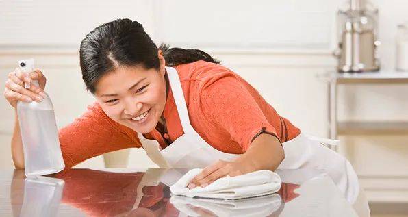 安排女佣去父母朋友家帮忙？你可能已经触法！盘点在新加坡聘请女佣需要注意的事项