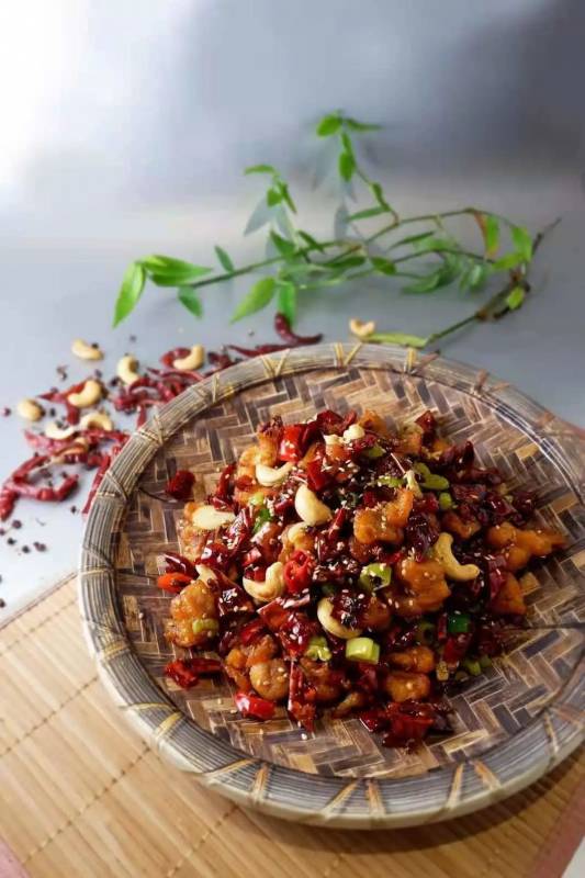 三人行新店開業!三人來吃就送招牌菜!全島三店同慶