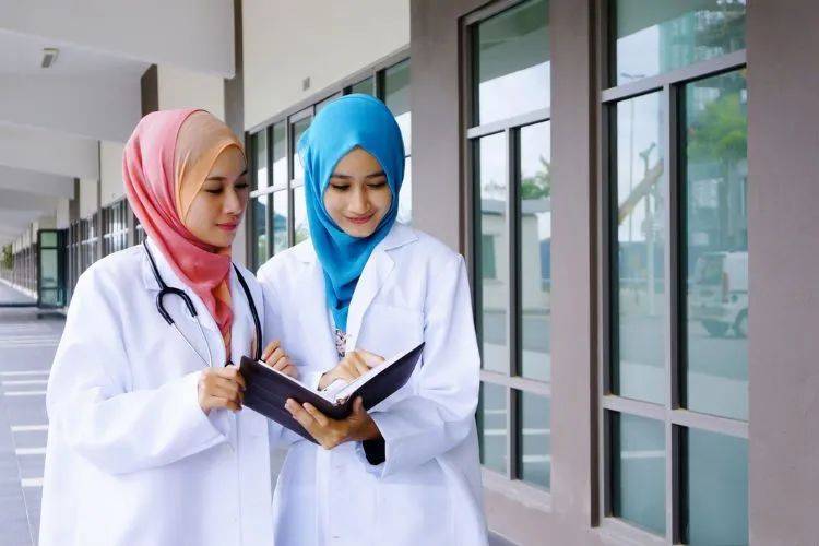 李显龙发视频宣布:新加坡这些行业的穆斯林工作时可戴头巾