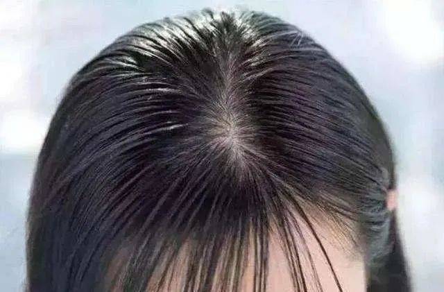 中國明星流行的這個造型，在新加坡千萬不能做！美女都“翻車”了