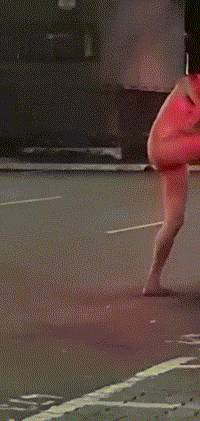 視頻曝光！新加坡這男子一天2次裸奔上街