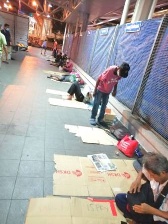 ◤肺炎疫情◢ 邊境未全面開．無法越堤工作 馬勞淪爲流浪漢