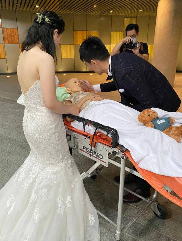经理注册结婚  癌母担架上见证