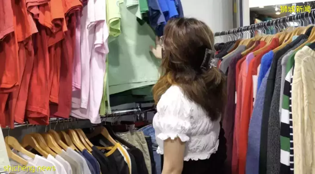 二手衣服你会买吗？新加坡青年开二手服装店赋予旧衣新生命：可持续的时尚