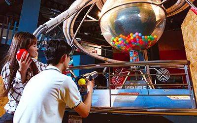 活埋、激光、雪域、遨遊宇宙……我去了新加坡最瘋狂的地方，還想再去