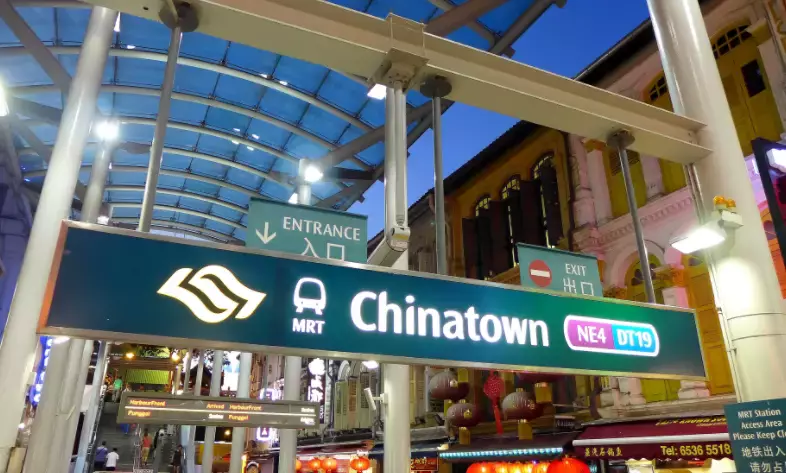 78%社区奥密克戎!前天,新加坡牛车水再现人挤人!张文宏谈北京疫情: 2022疫情或结束