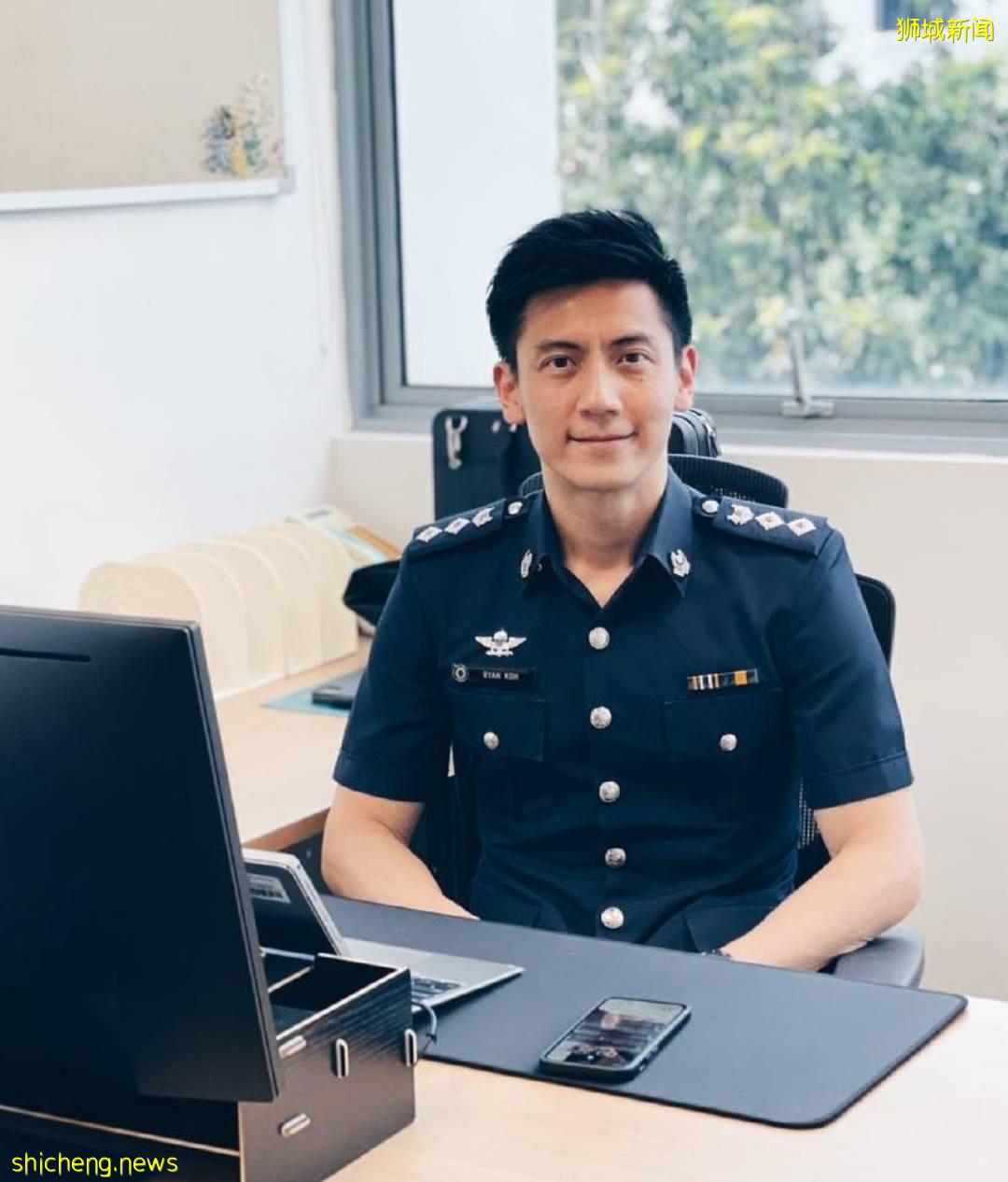 新加坡天天站超市門口的最帥警察，升官當局長了