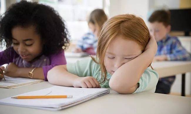 在新加坡的“自由式”学习氛围下，你看见孩子们付出的百倍努力了吗