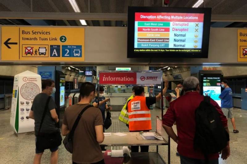 實拍!新加坡地鐵線大崩潰!人擠人,黑暗中被鎖車廂三小時