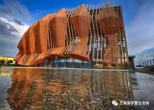 全年经济下跌5.4%、近17万人失业、一大波企业倒闭!新加坡至暗时刻仍在持续