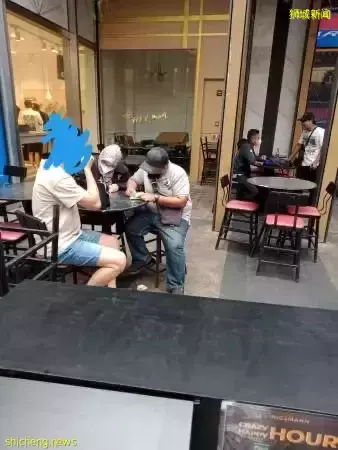 狮城男云顶吸烟被罚款   觉得是假官员   给假资料