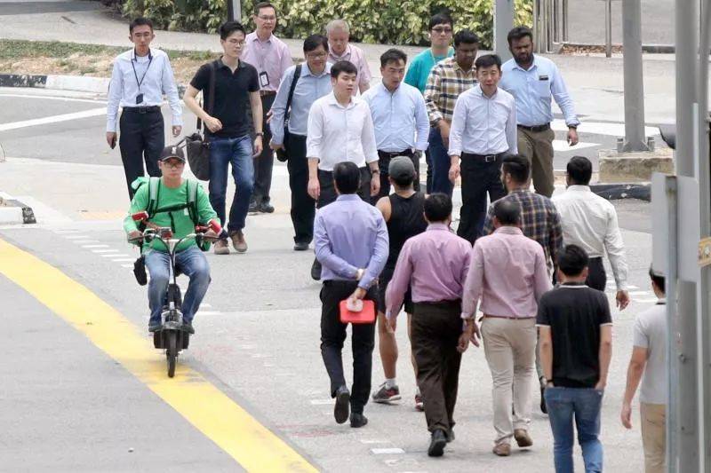 “新加坡这个新规让我欠债过万，已经无法生活，我该怎么办？”