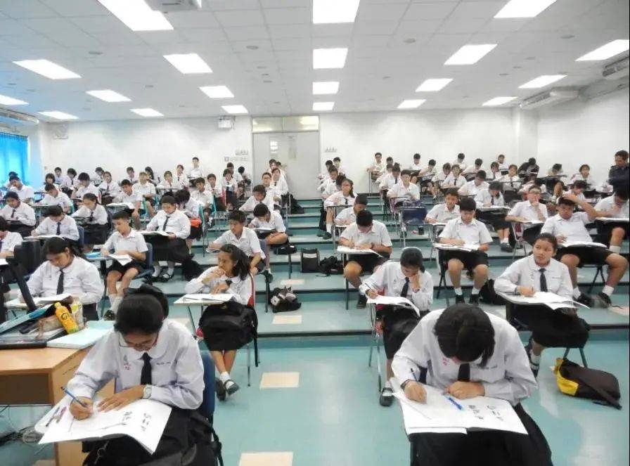 【新加坡留学】没有高考成绩也能上大学?这三个途径就可以让你摸到梦校门槛