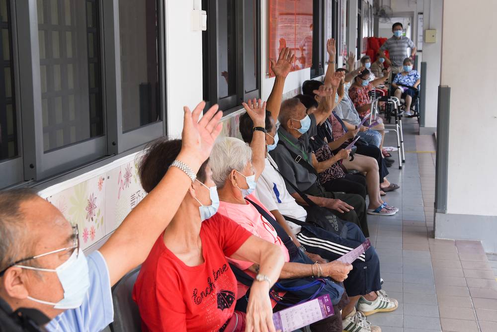 世界夫人大赛新加坡赛区,参赛佳丽参观善济医社