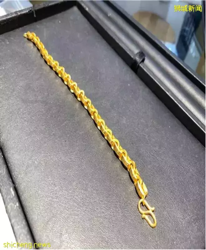 咁都得?当铺柜台有缝隙 一人支开店员 一人“钓”金链