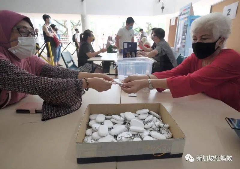 新加坡商家有多奉公守法? 政府未指示使用追踪神器,他们就先行啦