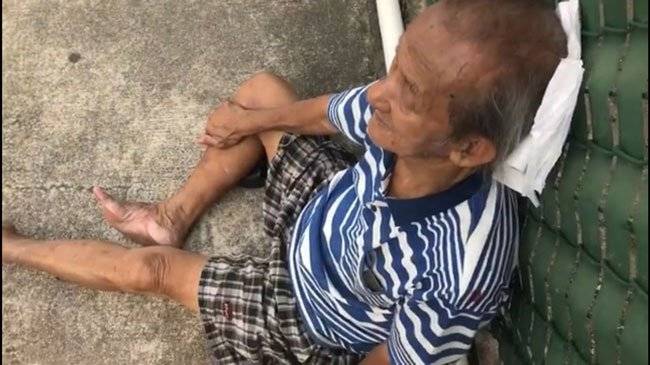 别一竹竿打翻一船人 电板车骑士助受 伤老伯