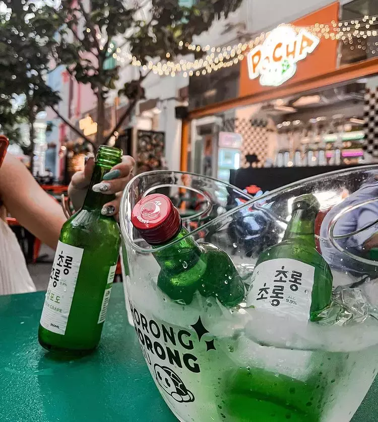 下班来这里小酌几杯!Chorong Pocha无限畅饮烧酒+免费韩式小吃,只需$35++😍