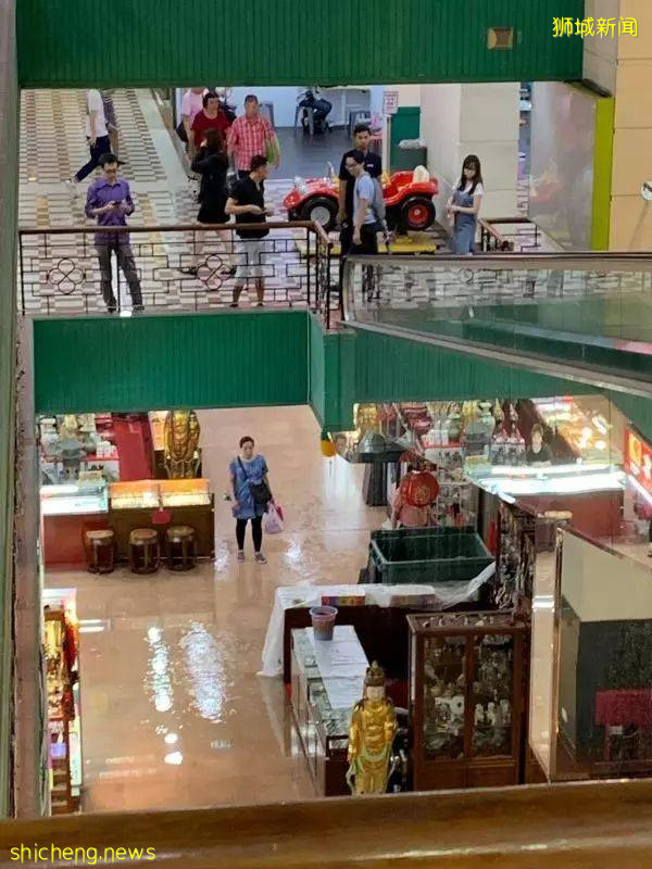 今天,新加坡被大暴雨淹沒了!