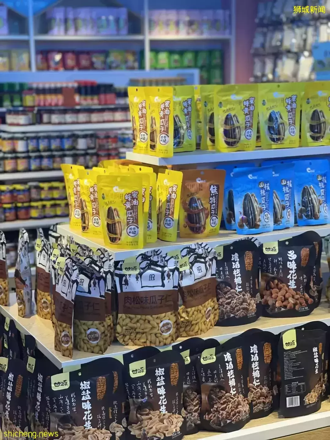 新加坡鸡肉鱼肉价格飙涨!他们排起长长长队,只为吃上这一口饭