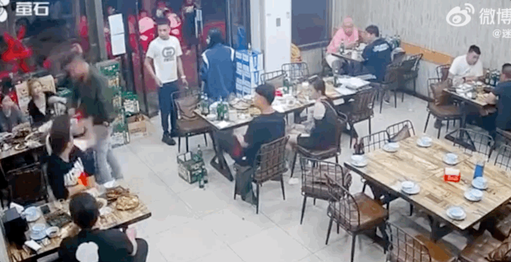 全員抓獲！唐山打人男子，如果在新加坡，會被鞭刑