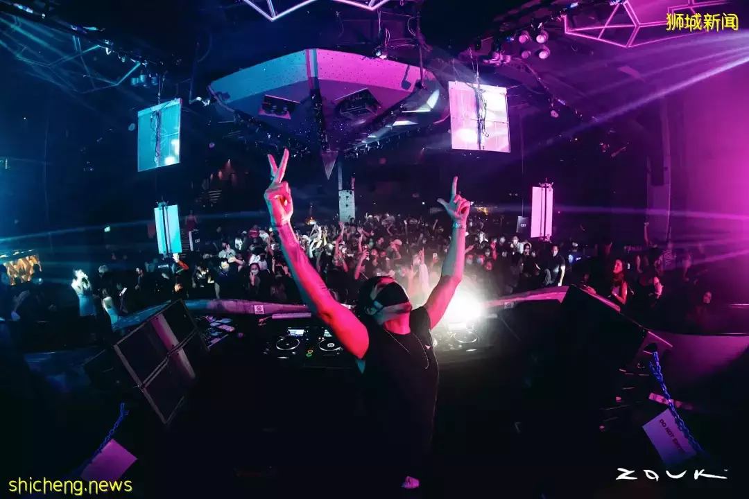 新加坡回到疫情前: KTV、商場、景點爆滿！周末28萬人湧去新山