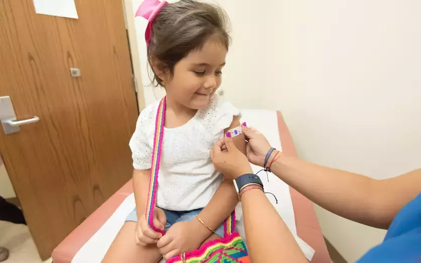 新加坡兒童疫苗開打,現場孩子們的反應亮了