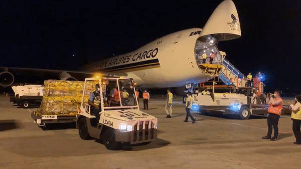 來了!首批中國疫苗抵達新加坡!部長官宣:第三階段將持續到疫苗生效