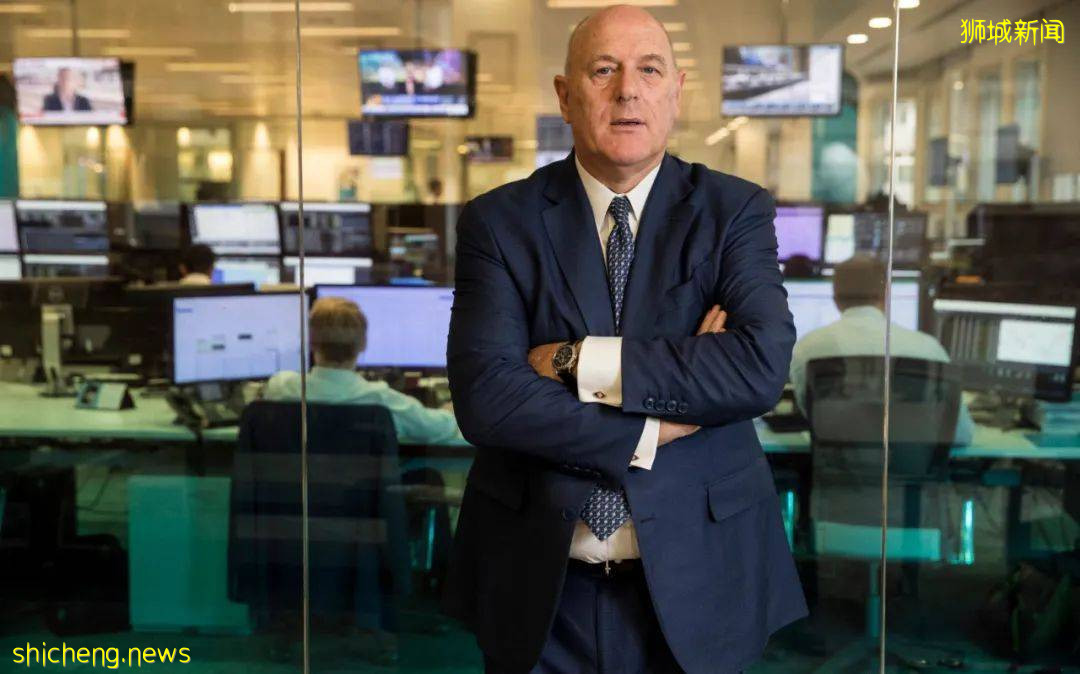 15岁就辍学的少年,竟创办了一家价值约10亿英镑的公司,如今被授予英国终身贵族爵位,光鲜背后,都是无人知晓的努力和坚持