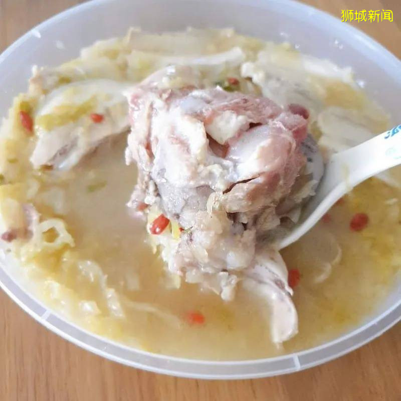 東北名菜笨小雞炖蘑菇好吃到會飛