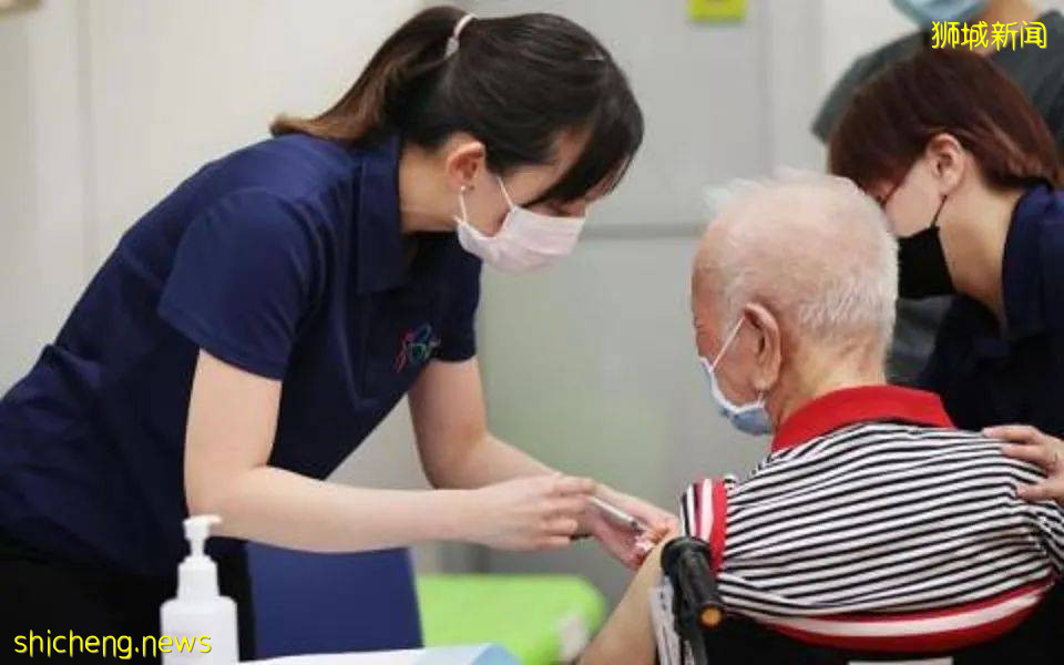 新加坡衛生部成立流動接種團隊,爲年長者提供“上門服務”