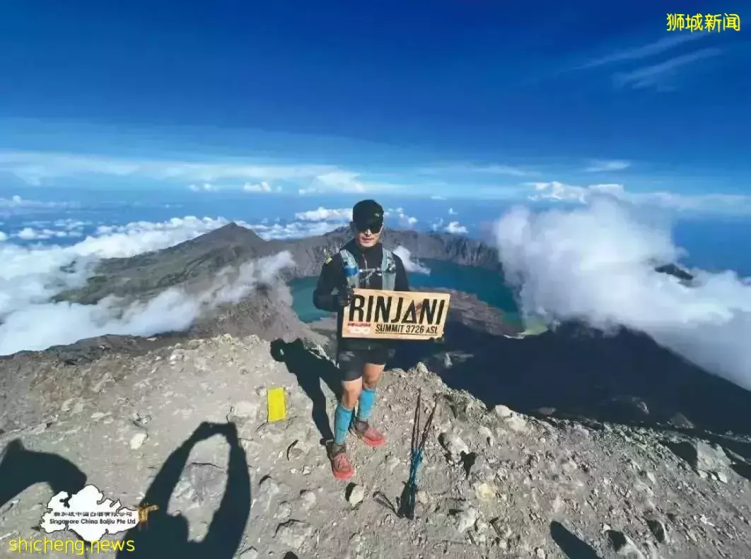 RINJANI 100越野赛超燃开跑！“茅粉”勇攀印尼林贾尼火山，携茅台共同登顶