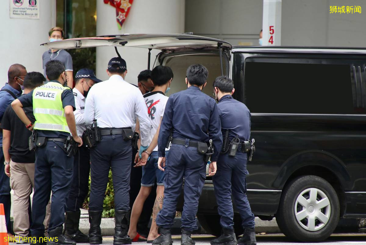 没系安全带遭截查 带毒青年拔腿逃