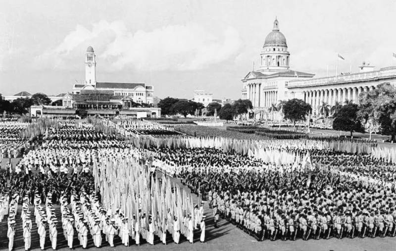 政府大厦前的大草场