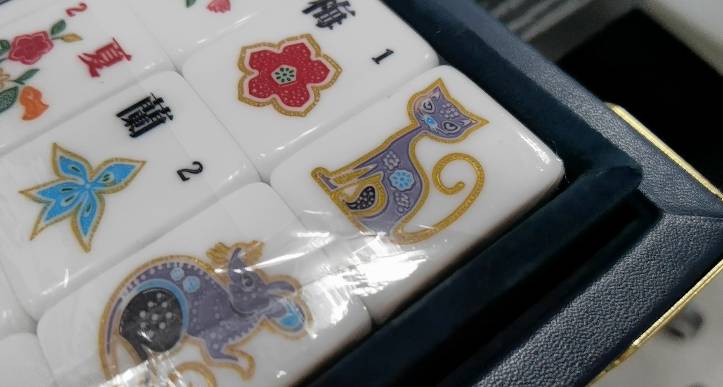 新航竟開始賣“空姐制服”，又被搶空！限量版麻將獨家開箱來了