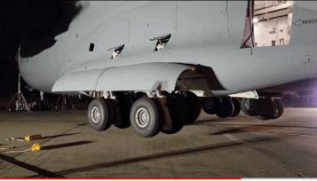 李光耀又“神預言”了美國和阿富汗？一夜變天！難民扒飛機高空跌落，自拍視頻曝光