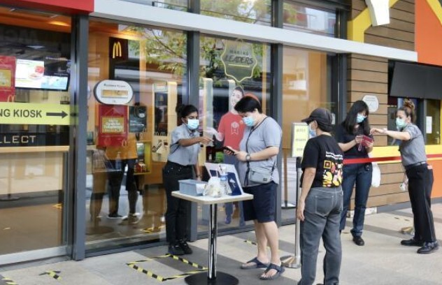 新加坡麦当劳重新开业生意火爆！送餐APP喊停