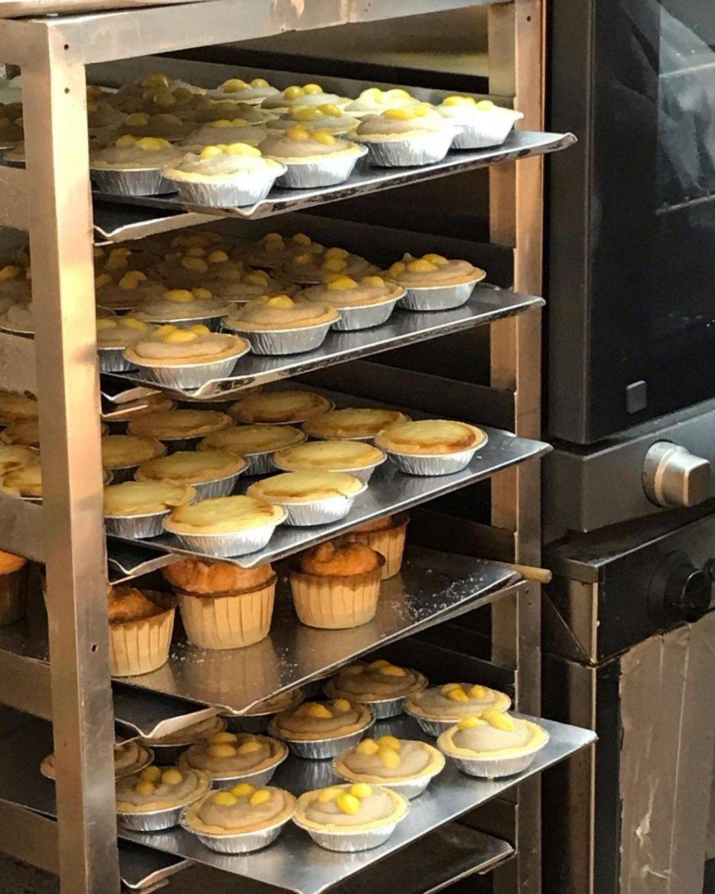 June Bakery老字号手工芋泥挞💜内馅满满、每日新鲜出炉,临近中午一扫而空全卖完啦🔥