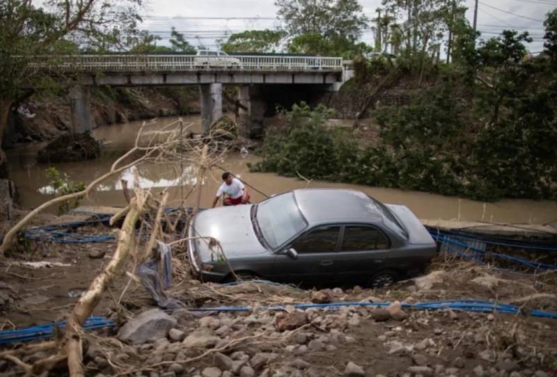 猶如世界末日!實拍新加坡被海嘯雲“吞沒”!暴雨、發大水、樹倒