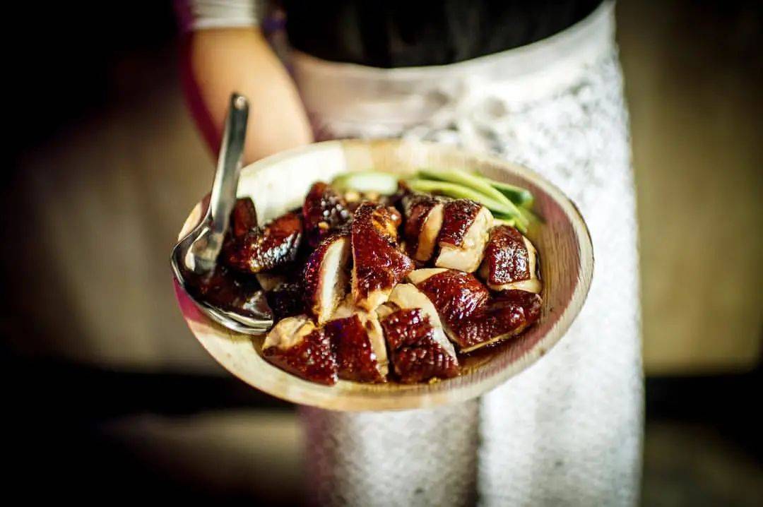 饭都不做的新加坡人靠什么“续命”?揭开真相后,羡慕了