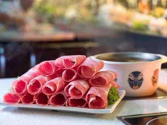 新加坡又發生事故！一輛汽車突然自燃，車主竟然