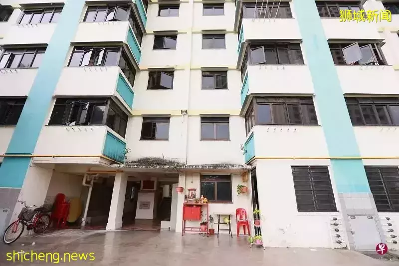 女子时隔两年回家,才发现自设神坛被恶邻鹊巢鸠占,还纵火威胁