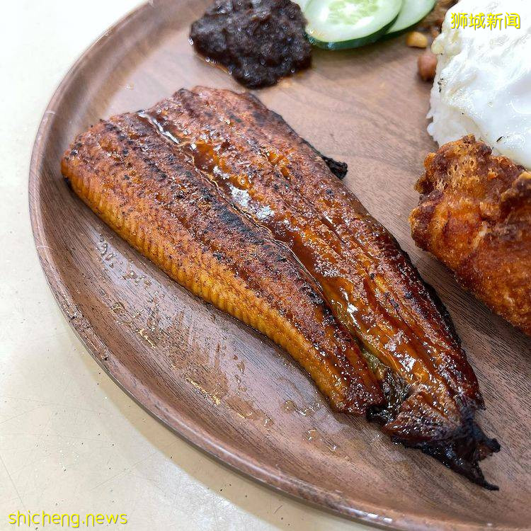 不平凡的椰浆饭!Ah Lemak配料多样化、鳗鱼+软壳蟹+麻辣鸡肉😍打破传统、新奇搭配