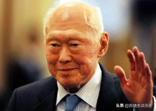 新加坡70%是华人，为何一独立便废除汉语？李光耀：汉语有个缺点