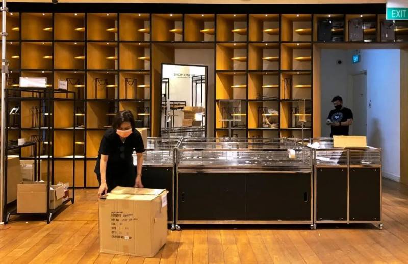 实拍!新加坡这家商场被挤爆!网站也刷爆