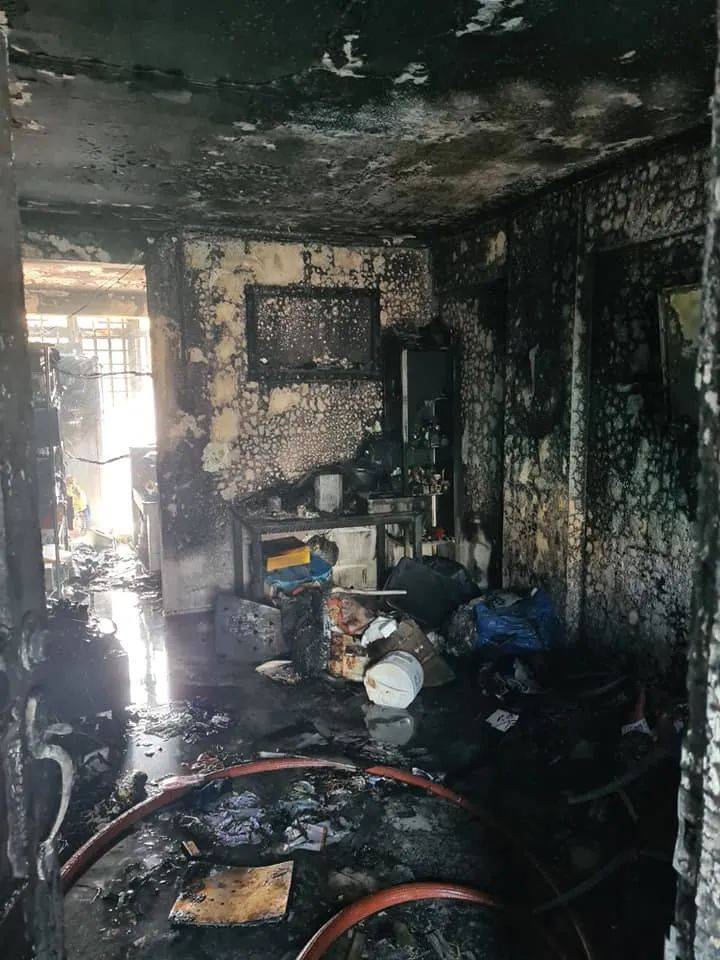 黄埔一租赁组屋突发大火,一家六口身陷火海,十人送院,百人紧急疏散